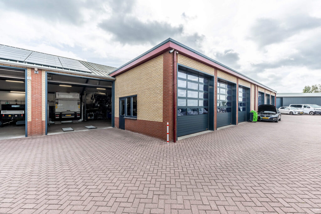 Garage Top Kootwijkerbroek buitenkant pand